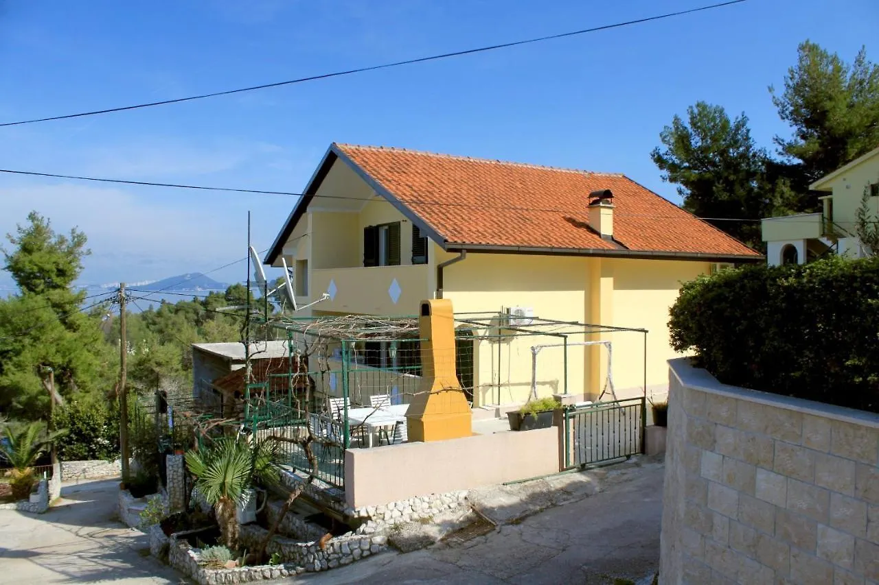 Family Friendly Seaside Apartments Slatine, Ciovo - 7584 Trogir 0*,